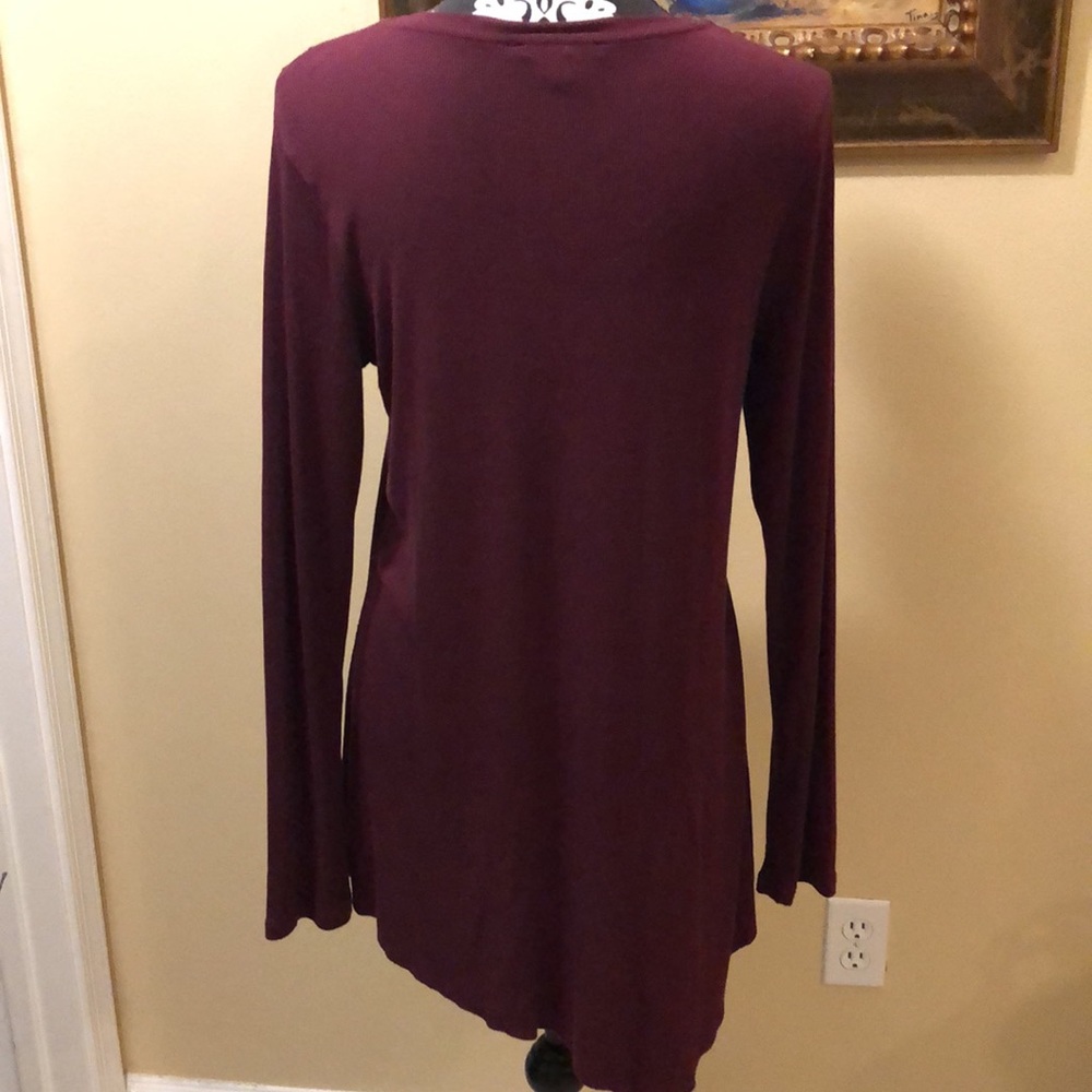 🍷Cable & Gauge Stunning burgundy ribbed knit long sleeved v-neck sweater - Picture 5 of 10